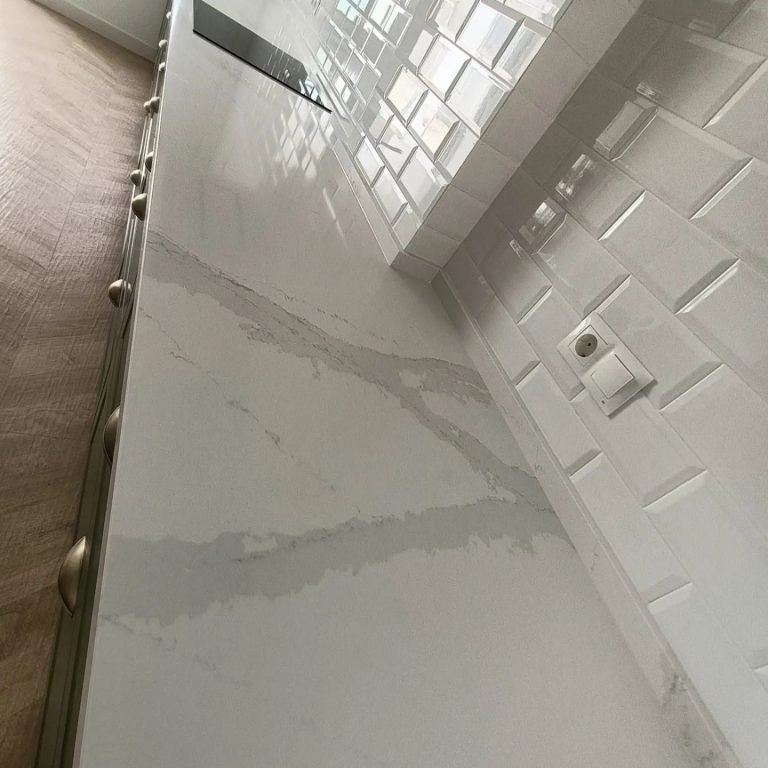 Encimera de cocina de porcelánico en Los Palacios y Villafranca
