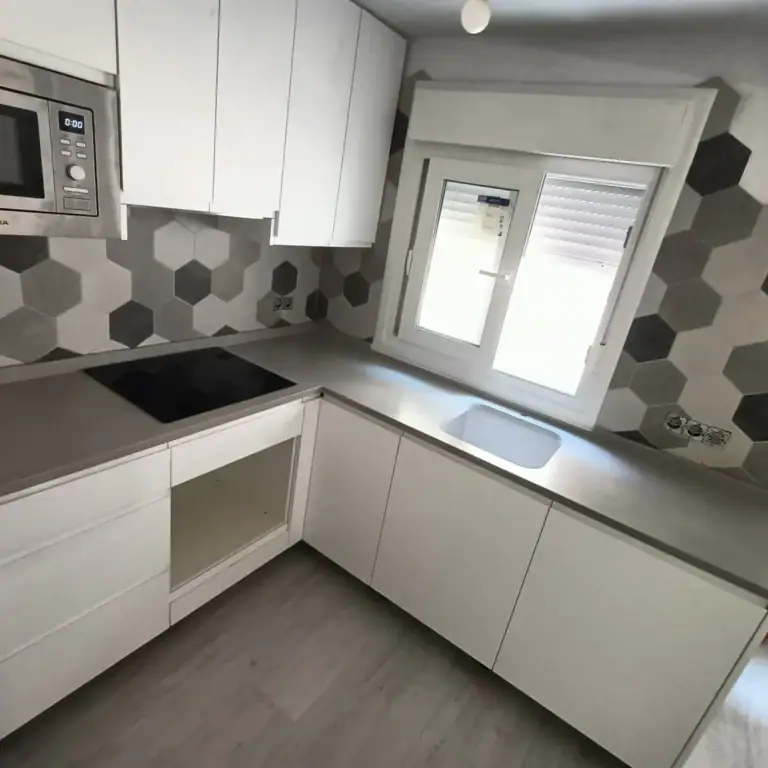 Encimera de aglomerado de cuarzo Poblenou en Cádiz