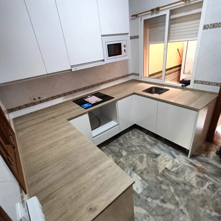 Encimera de porcelánico Rovere Bucksin efecto madera en El Viso del Alcor
