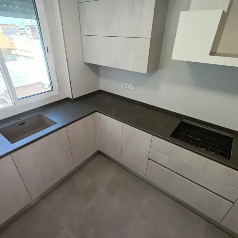 Encimera de porcelánico Pietra Grey en La Rinconada