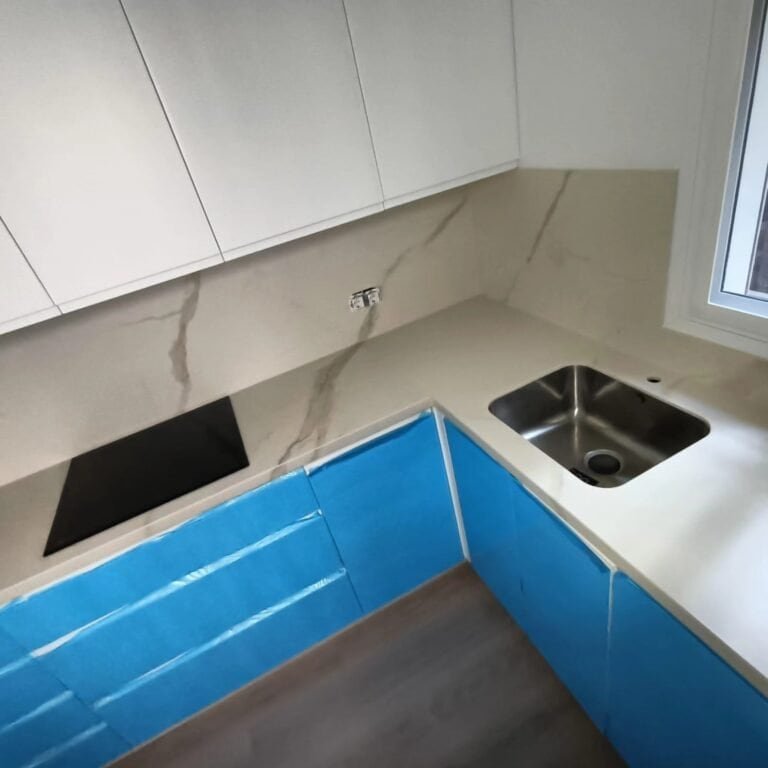 Encimera de porcelánico Calacata Gold en Mairena del Alcor