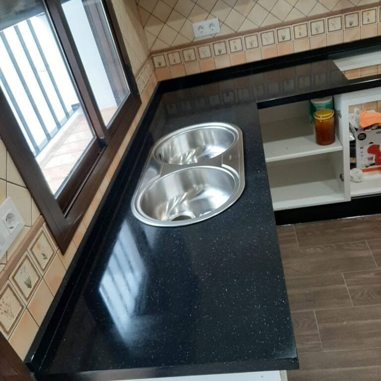 Encimera Negro Anubis en Montellano