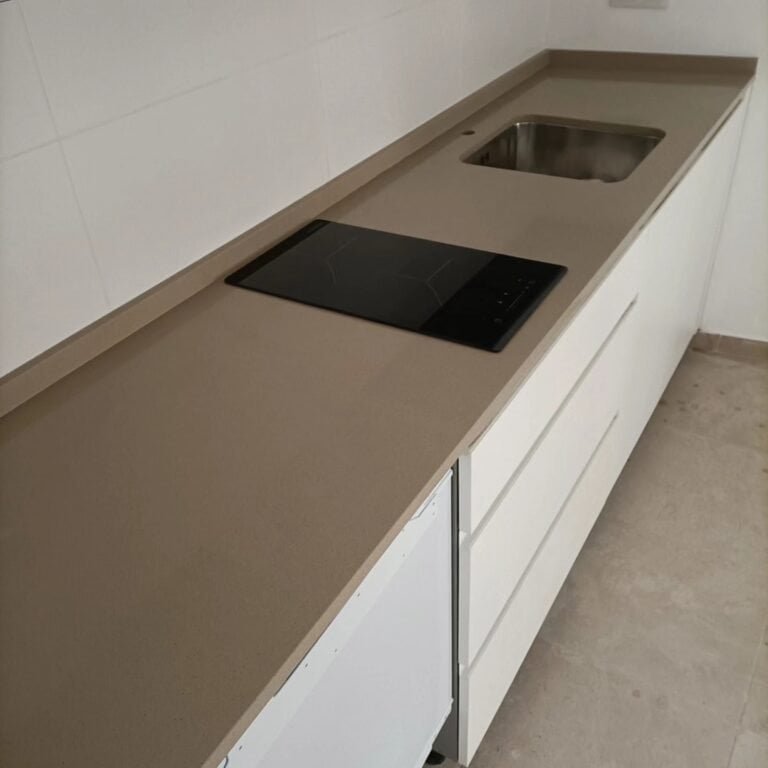 Encimera de cuarzo Rougui en Sevilla