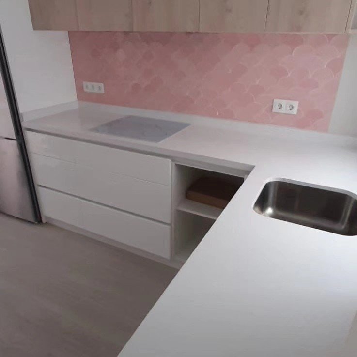 Encimera de cuarzo Blanco Zeus en Utrera